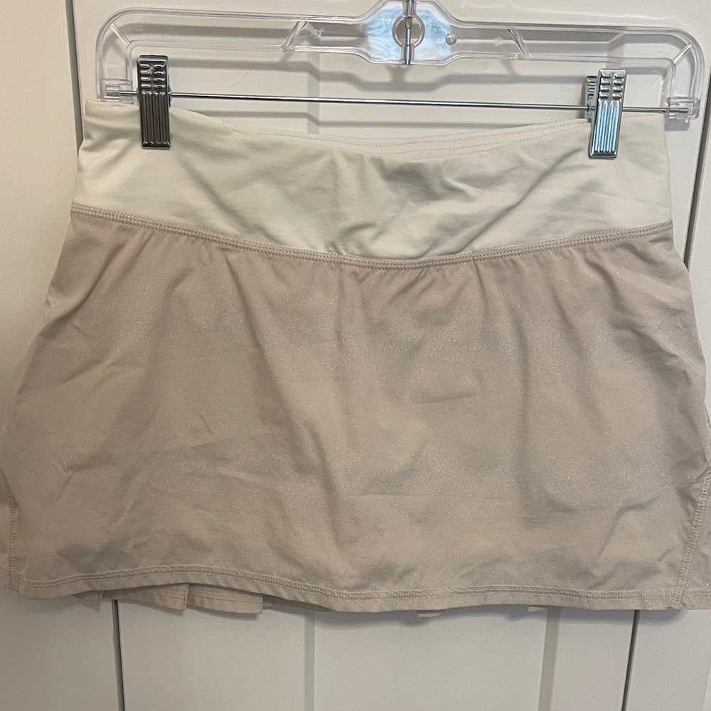 Lululemon Athletica Beige Athletic Skort with gold flecks in the skirt!!